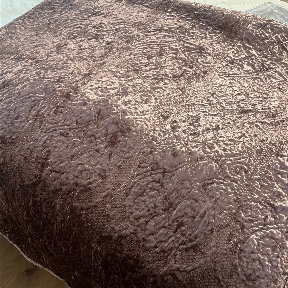Martha Stewart Luxurious Velvet Burgundy Quilt